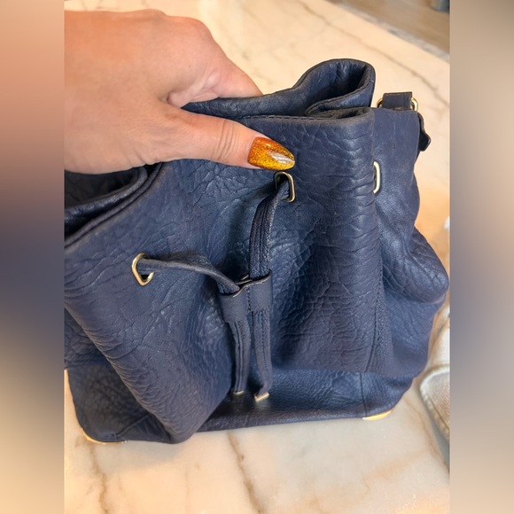 Vince Camuto Navy Leather With Gold Hardware Drawstring Bucket Bag EUC - Picture 17 of 17